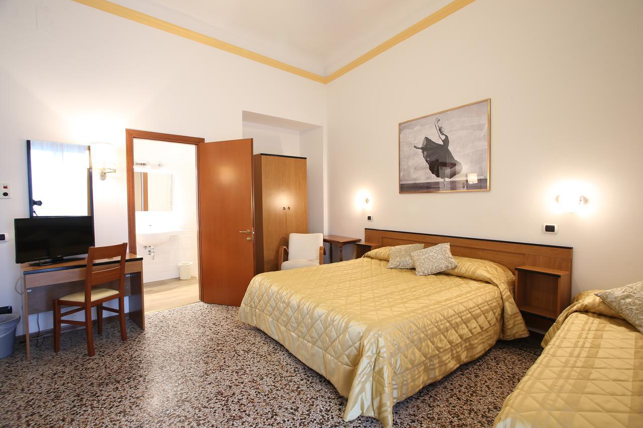 Hotel Casa Del Lago Florencia Exterior foto