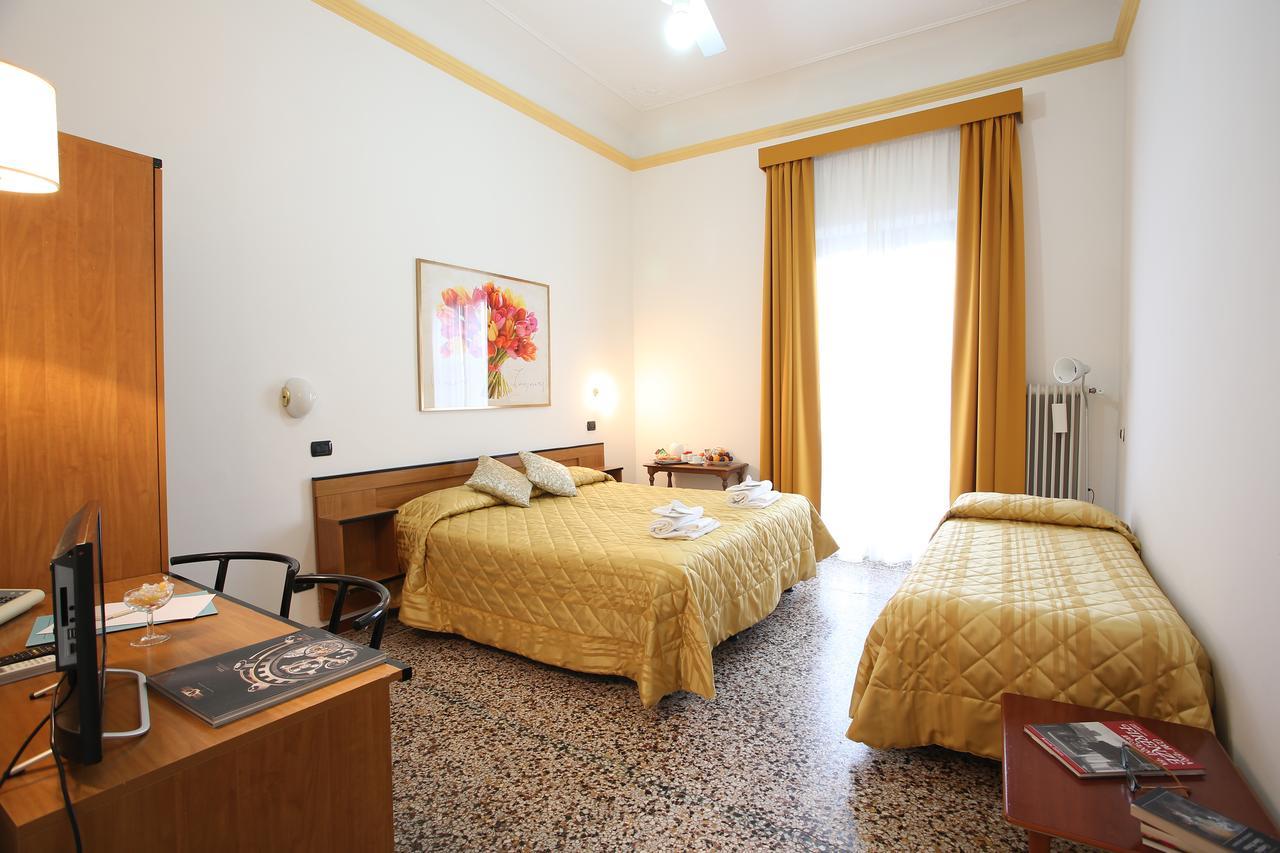 Hotel Casa Del Lago Florencia Exterior foto