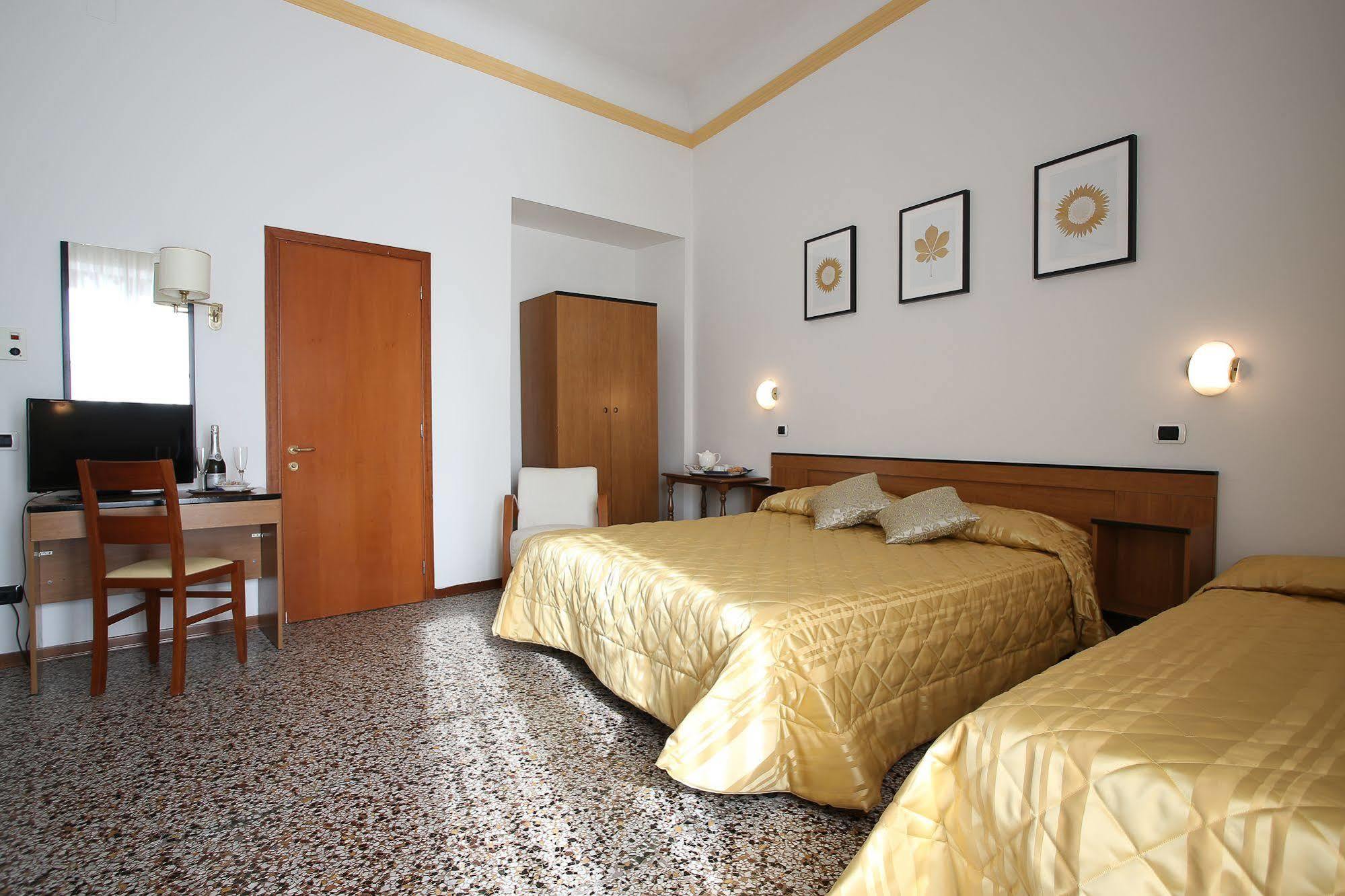 Hotel Casa Del Lago Florencia Exterior foto