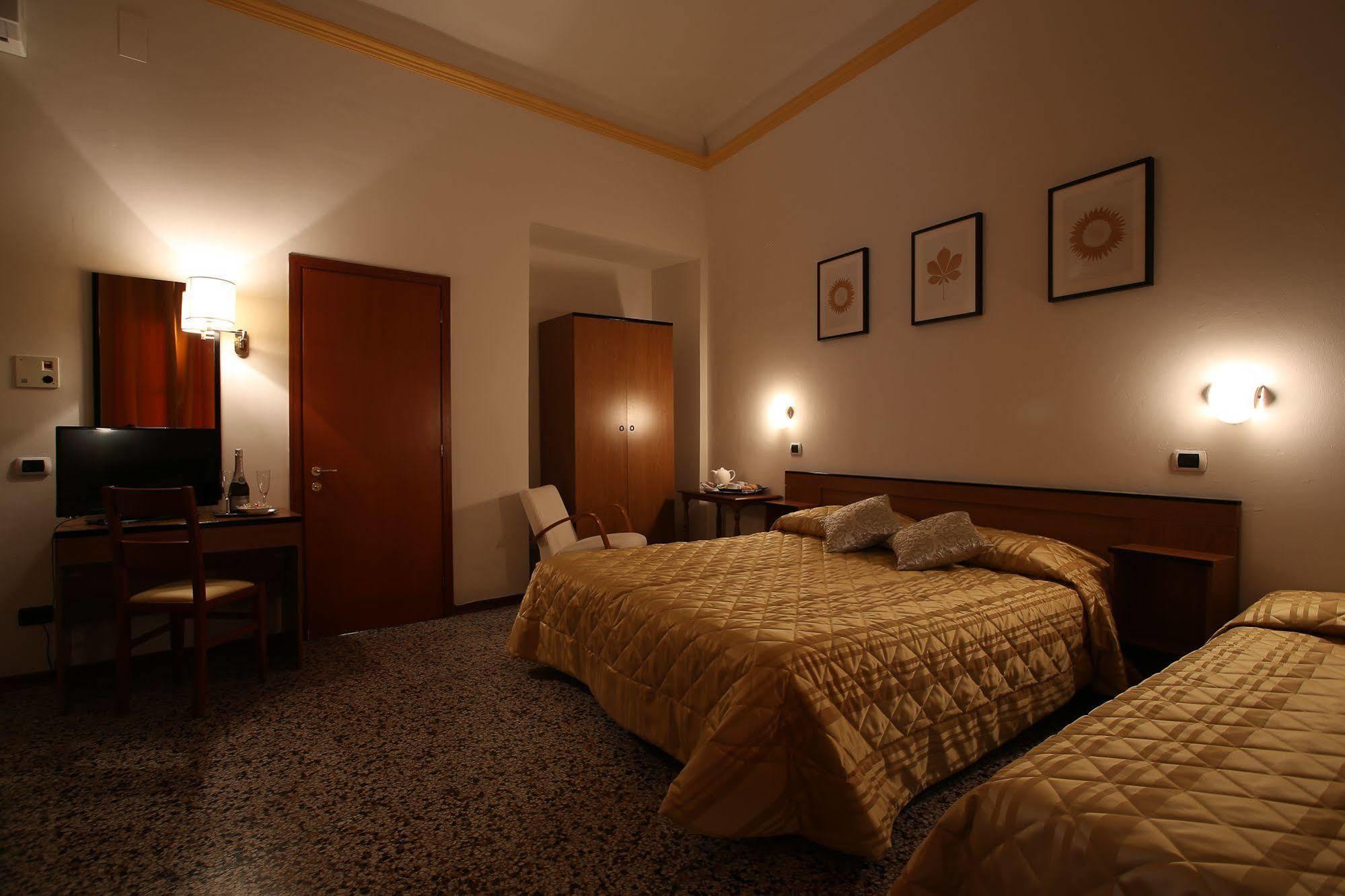 Hotel Casa Del Lago Florencia Exterior foto